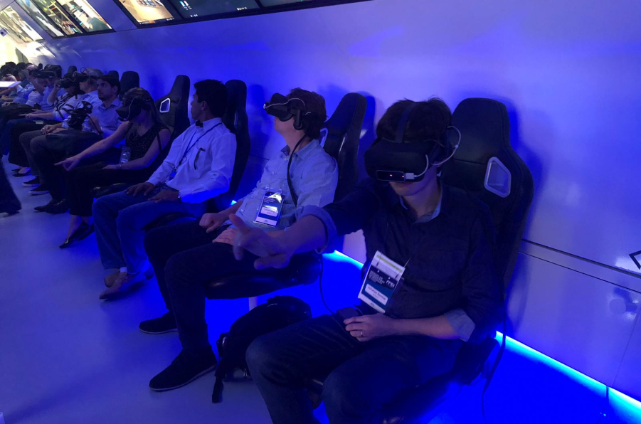 imagem de pessoas utilizando óculos de realidade virtual