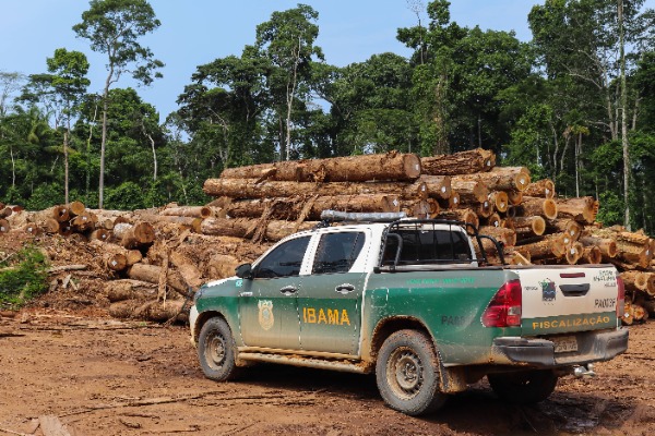 imagem de um carro do ibama