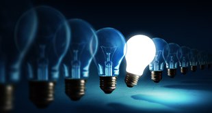 imagem de lâmpadas representando inovação no vale da morte e Startups/marco regulatório