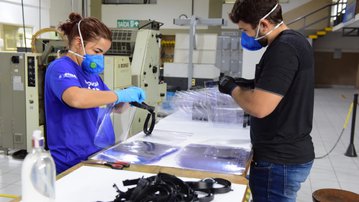 SENAI de Goiás, UFG e Abinfer produzem mais de 10 mil protetores faciais