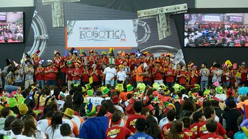 Descontração e alegria marcam início do Torneio de Robótica promovido pelo SESI