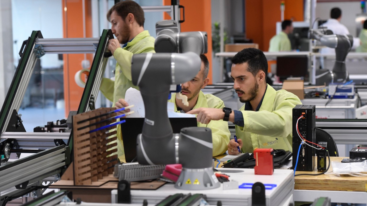 Custo do trabalho na indústria brasileira cai puxado por ganho de produtividade
