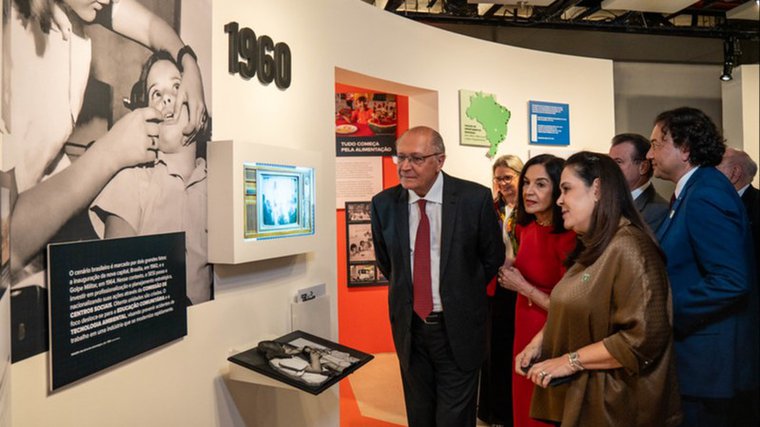 Abertura da exposição sobre 80 anos do SESI reúne autoridades e convidados no SESI Lab