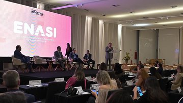 Melhores teses jurídicas do Sistema Indústria são premiadas em encontro de advogados