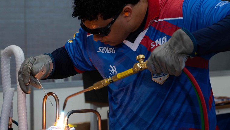 86,7% dos formados em cursos técnicos do SENAI conseguem emprego em até um ano