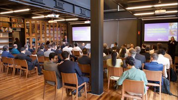 Fórum do SENAI mostra que inovação, política industrial e desenvolvimento econômico têm tudo a ver