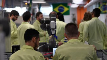 Brasil pode se transformar na “roça do mundo” se abrir mão da indústria manufatureira