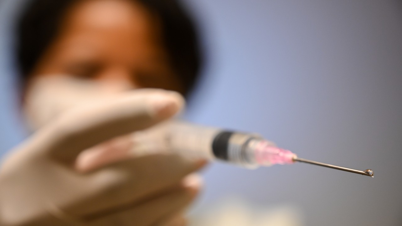 Acelerar ritmo de vacinação é condição indispensável para salvar vidas e Brasil voltar a crescer