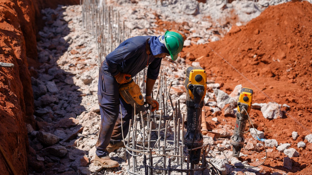 Taxas de juros altas ainda são principal problema da indústria da construção