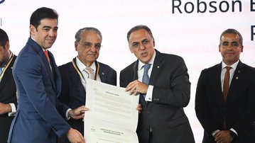 Robson Braga de Andrade é condecorado com a Medalha Andes