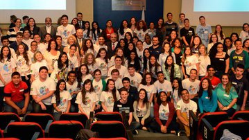Programa Conexão Mundo, do SESI e do SENAI, leva 100 alunos para intercâmbio nos Estados Unidos