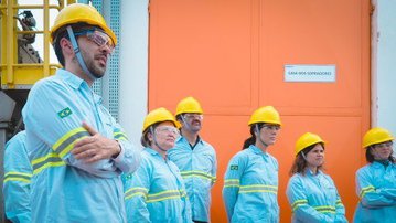 Emprego e salário pago pela indústria cresceram em novembro, diz CNI