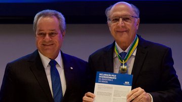 CNI, federações e 74 associações industriais assinam declaração pela reindustrialização