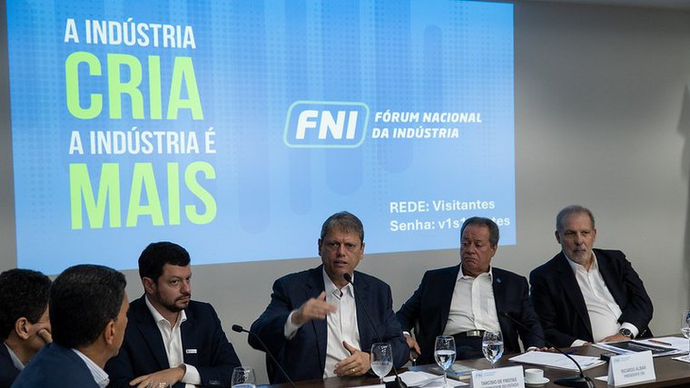 Tarcísio de Freitas apresenta panorama de infraestrutura de São Paulo ao Fórum Nacional da Indústria