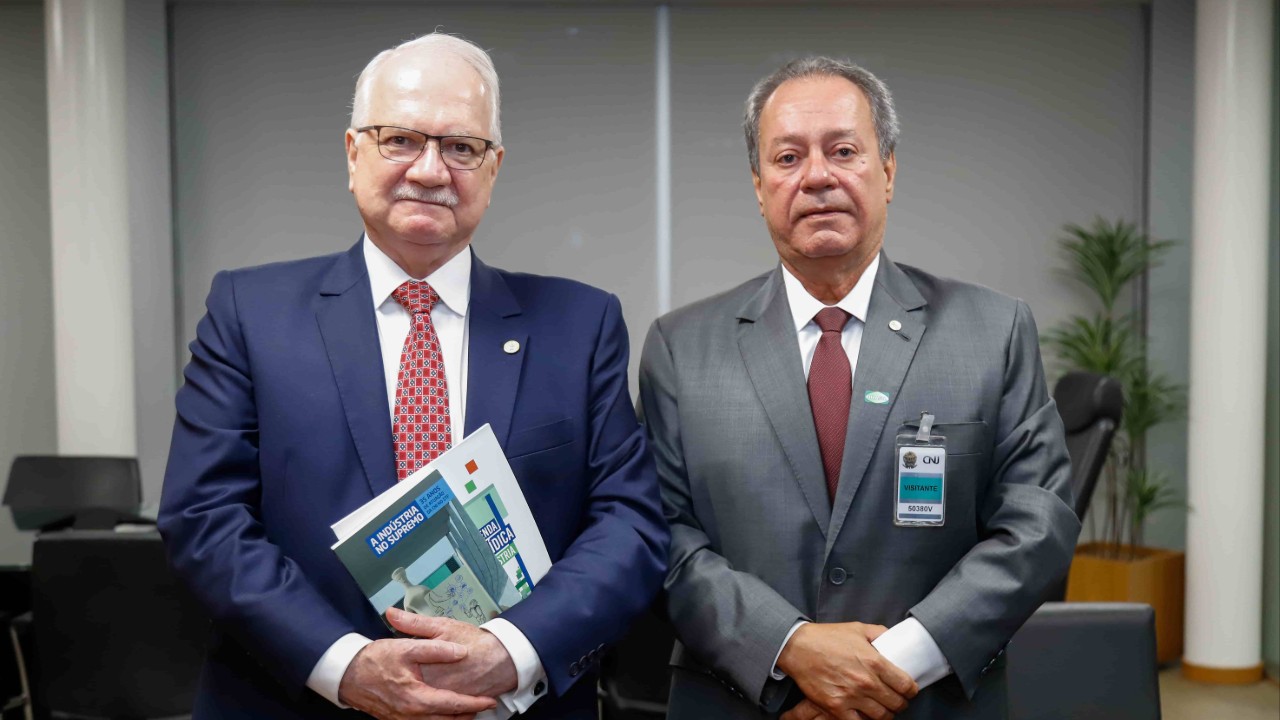 Ricardo Alban apresenta Agenda Jurídica da Indústria para o presidente do STF