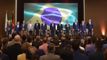 Setor da indústria discute combate ao Custo Brasil com a presença de Alckmin e Hugo Motta