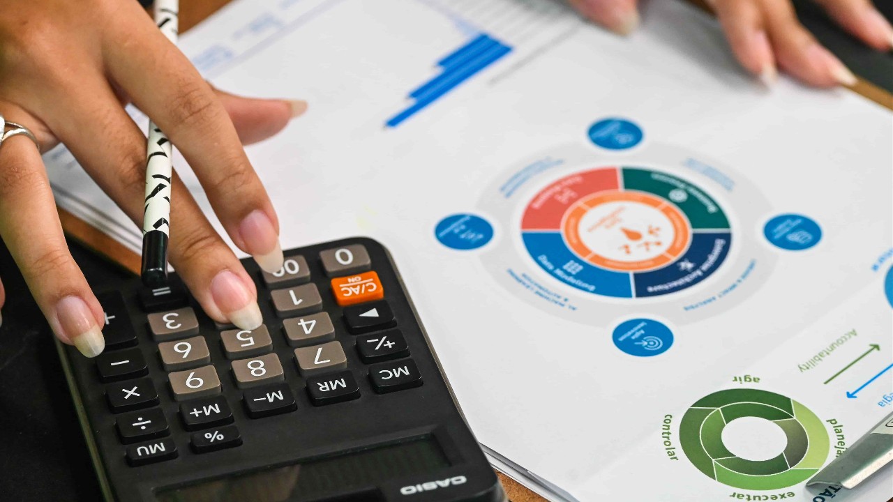Brasileiros veem melhora em situação financeira e projetam aumentar gastos, afirma CNI
