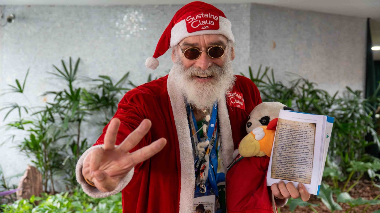 Papai Noel sustentável: O retorno inesperado do Sustaina Claus 🎅🏽