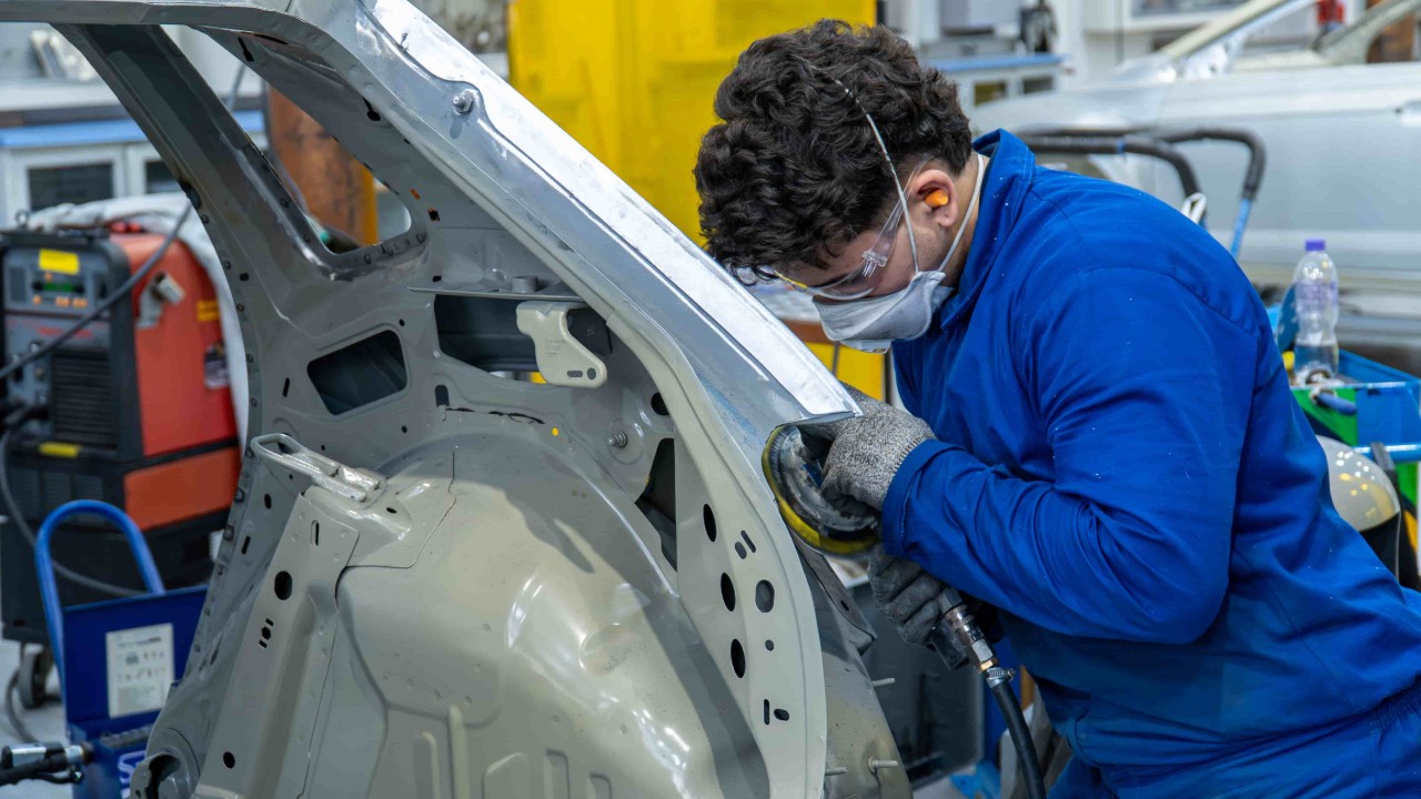 Faturamento da indústria recua 1% no primeiro semestre de 2026, aponta CNI