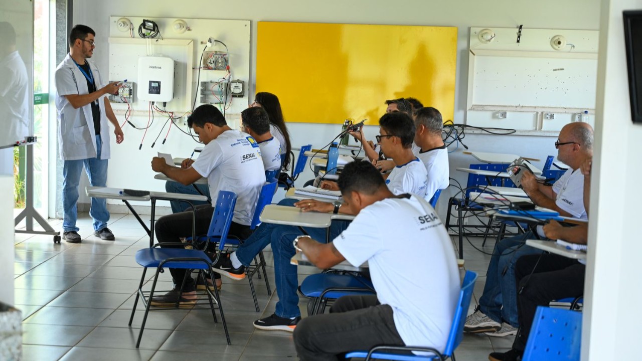 SENAI oferece 40 cursos gratuitos para pessoas com deficiência e   profissionais com mais de 50 anos
