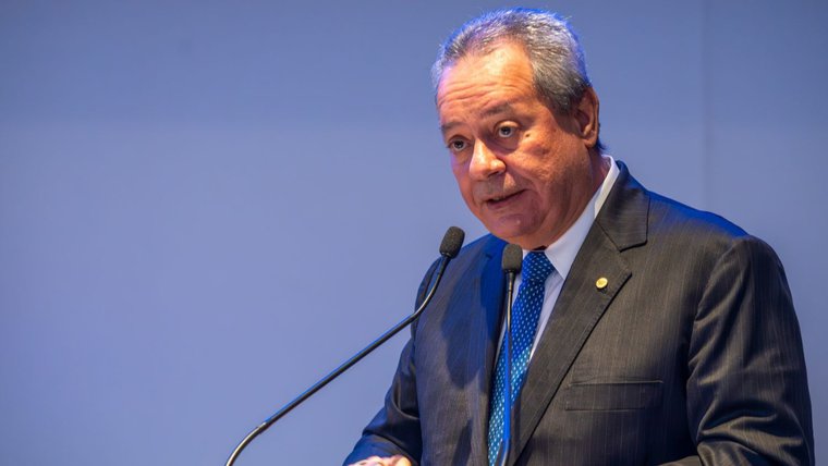 É preciso dar um basta na criação de novos impostos e no descontrole dos gastos públicos, diz CNI