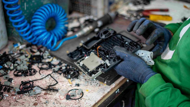 Sim. Em Brasília, temos indústria!