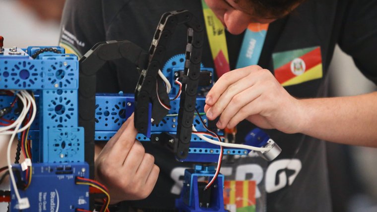 Quer impulsionar sua carreira? SENAI oferece mais de 46 mil vagas em diversas áreas