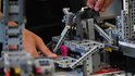 Você sabe a diferença entre o robô de LEGO e o robô industrial? Entenda