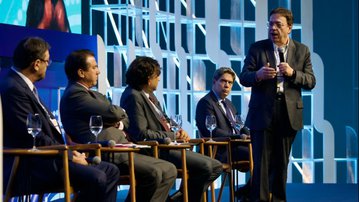 Educação alinhada às demandas e política de cuidados podem sanar apagão de mão de obra