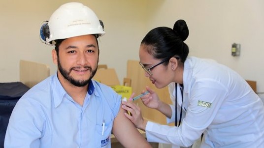 SESI faz campanha de vacinação contra gripe em indústrias de todo Brasil