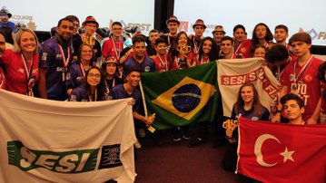 Estudantes brasileiros são premiados em torneio de robótica na Austrália