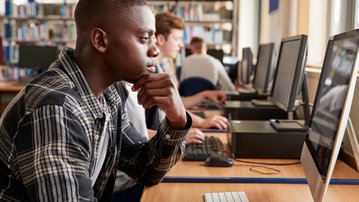 Escolas do SESI fazem simulado on-line para preparar alunos para o Enem digital