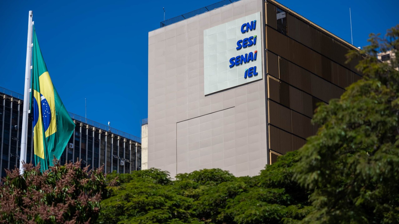 CNI pede apoio a parlamentares para ampliar debate sobre mudanças na jornada de trabalho CNI pede apoio a parlamentares para ampliar debate sobre mudanças na jornada de trabalho
