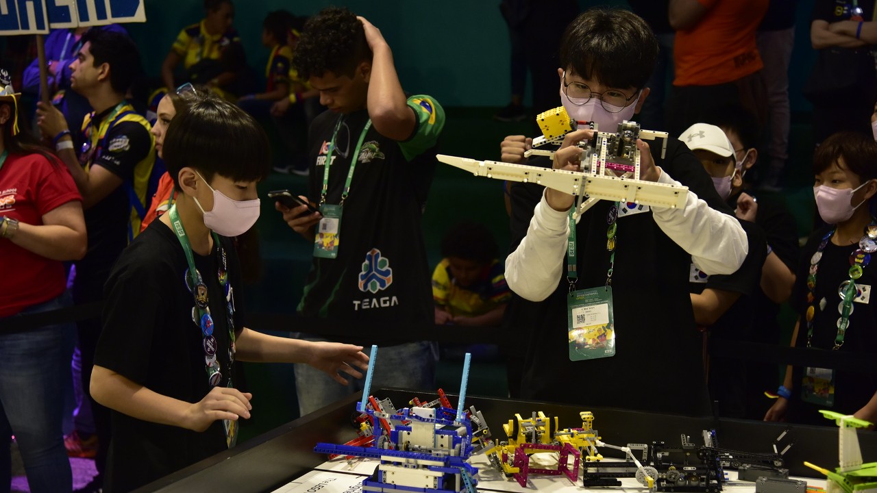 Imagem de destaque da notícia: Conheça as equipes vencedoras do FIRST LEGO League (FLL)
