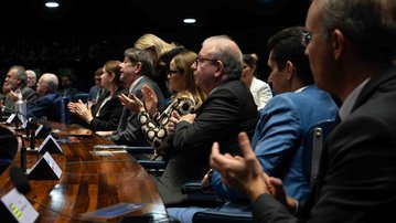 Presidente da FIEC participa de sessão em homenagem ao centenário de Edson Queiroz