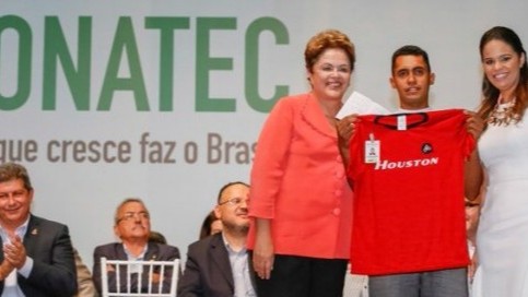 Dilma Rousseff entrega certificados a alunos do SENAI-PI