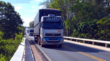 Eliminar restrições à produção e ao transporte de cargas é essencial para o abastecimento