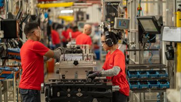 Produção industrial apresenta avanço atípico em abril, segundo CNI