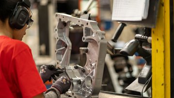 CNI: Faturamento sobe, mas emprego industrial cai pelo terceiro mês consecutivo