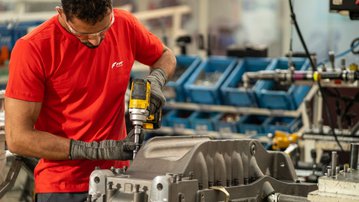 Juros punitivos, baixa demanda e alta das importações seguraram crescimento da indústria em 2025