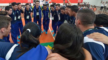 Equipe brasileira que vai disputar a olimpíada mundial de profissões visita escola de São Paulo
