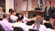 Eduardo Pastore aplica curso a associados do SIAB na Fibra
