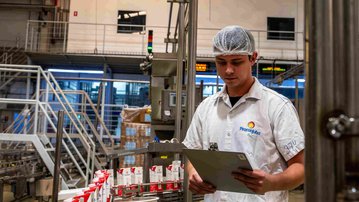 IEL oferece mais de 1,7 mil vagas de estágio com bolsas de até R$ 2,6 mil