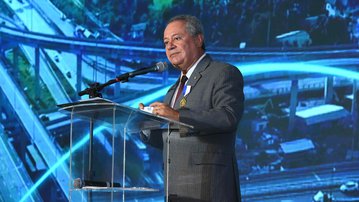 Presidente da CNI, Ricardo Alban, é homenageado com maior prêmio da indústria baiana