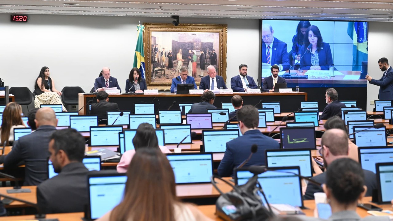 Na Câmara, CNI defende negociação coletiva para mudanças na escala de trabalho