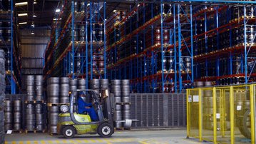 Indústria tem queda na produção e no emprego em abril, aponta CNI