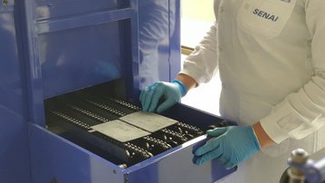 Instituto SENAI de Inovação em Eletroquímica inicia atividades de prototipagem de baterias chumbo-ácido e testes elétricos