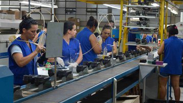 Indústria apresenta queda do faturamento e das horas trabalhadas na produção