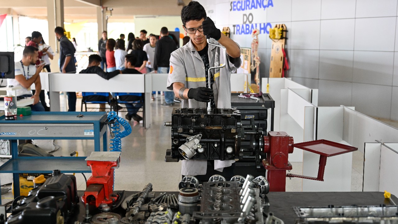 Imagem de destaque da notícia: Brasil precisa qualificar 9,6 milhões de trabalhadores em ocupações industriais até 2025