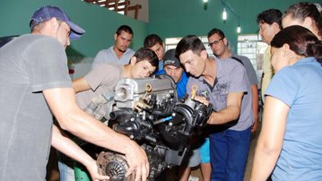 Curso gratuito de mecânico do Ação Fiems atrai 47 pessoas na Coophavila II